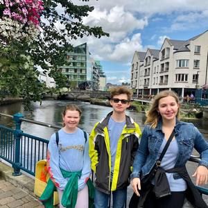 Meet your Posher, Maya